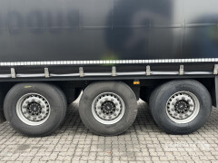 Schmitz Cargobull Curtainsider Standard Getränke 