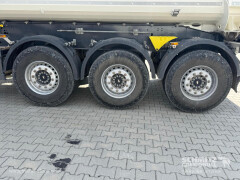 Schmitz Cargobull Tipper Steel half pipe body 28m³ 